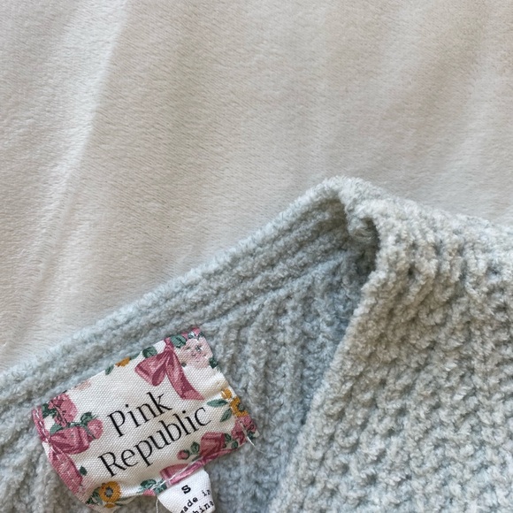 University of Notre Dame hand knit embroidered sweater - Picture 3 of 16